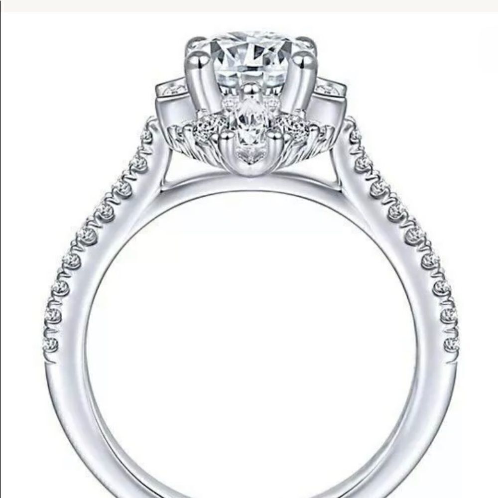Beautiful Silver CZ Diamond Ring - Picture 3 of 7